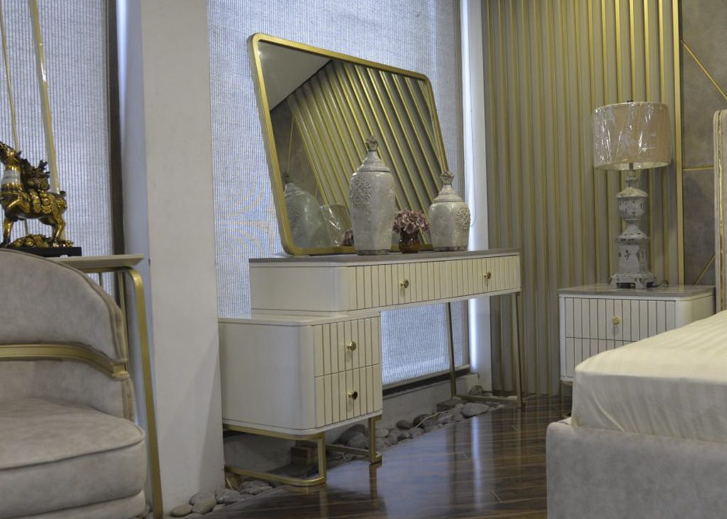 Munich – Dresser Mirror