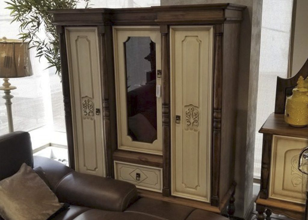 Armen – Display Cabinet — optional